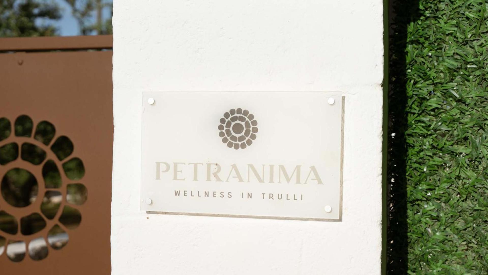 לינה וארוחת בוקר אוסטוני Petranima Wellness In Trulli מראה חיצוני תמונה